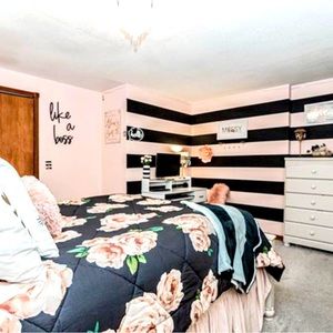 Pottery Barn Teen full/queen comforter and 2 tie shams